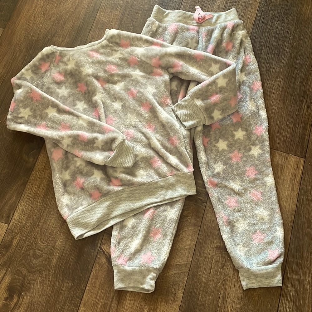 🔥🔥 (3/$20) 
BCBG Girls Fuzzy Pink and White Star Pajama Set
